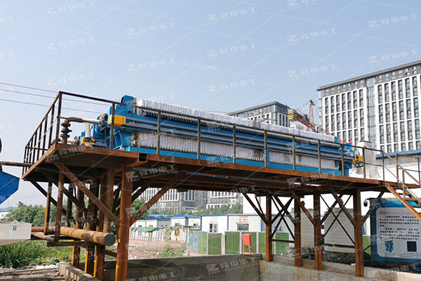 帶式污泥壓濾機運行過程中要注意哪些控制操作？